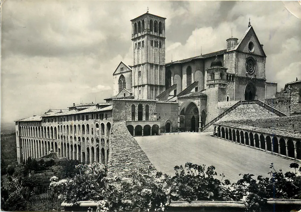 Assisi - Basílica de San Francisco y Sacro Convento — Ed. D.A.C.A. - Assisi, n°65 - Anverso