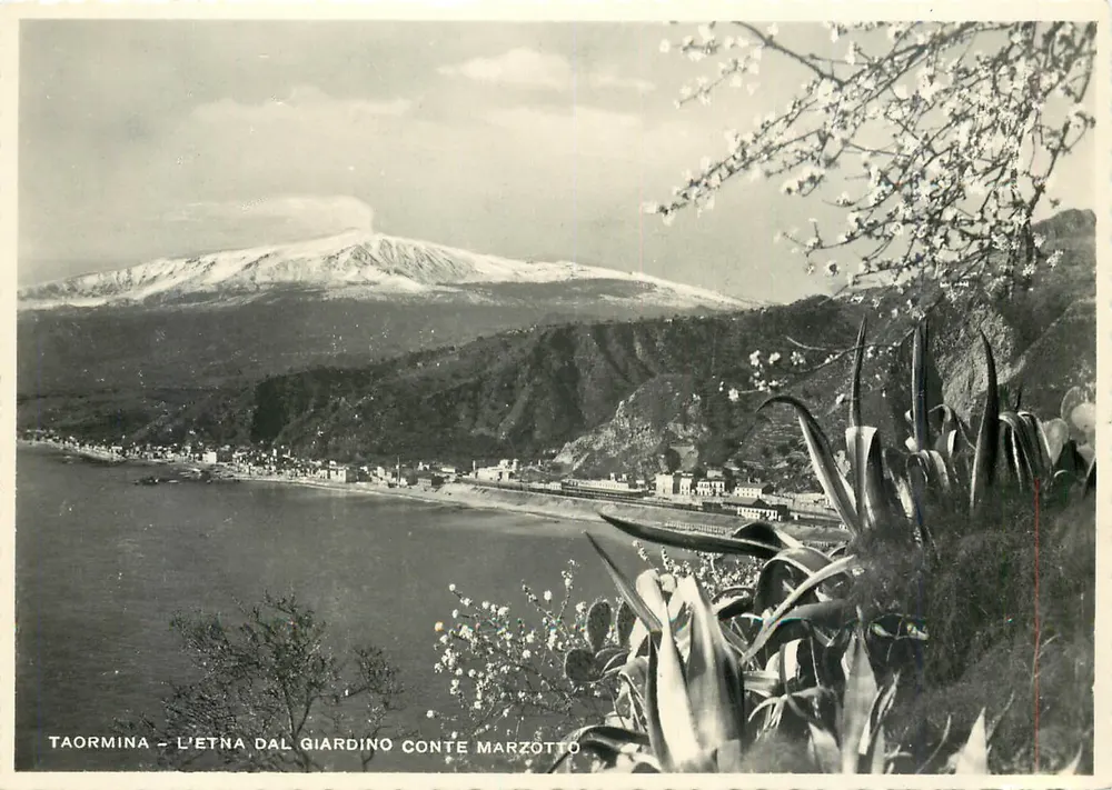 Taormina — El Etna visto desde el jardín del conde Marzotto — Editor G. D'Agata - Anverso