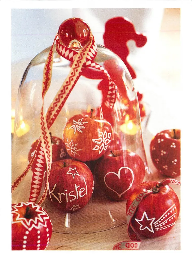 Maçãs decoradas para o Natal — sob uma campainha — Marie Claire Idées - Frente