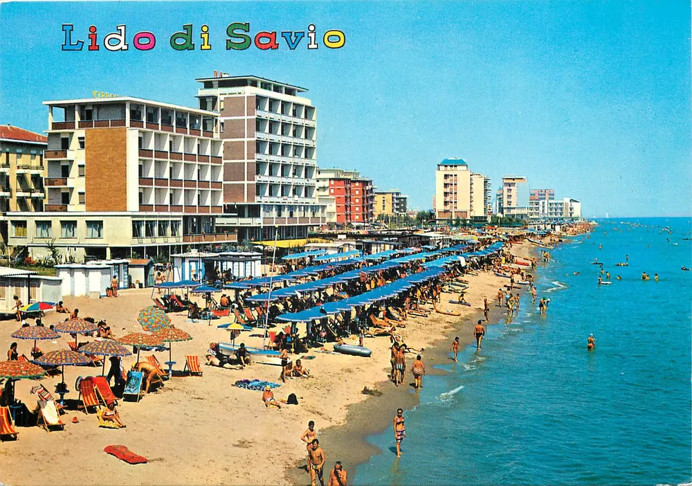 Lido di Savio — spiaggia animata — Ed. B. Marcacci & Rimini, F/37 - Recto
