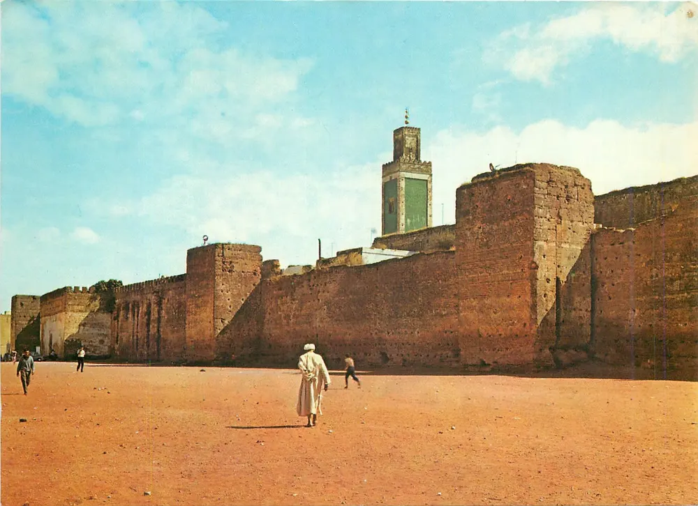 Meknès - Place Lalla Houda — Ângulo das ruas de Saint-Siérin e da Place Lalla Houda — editor S. 9.100 - Frente