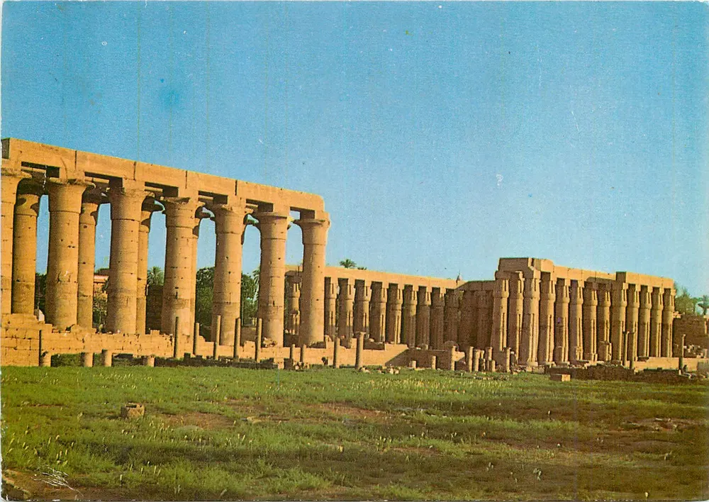 Templo de Amun em Luxor — Egito — Papyruse columns of Amun Temple - Frente