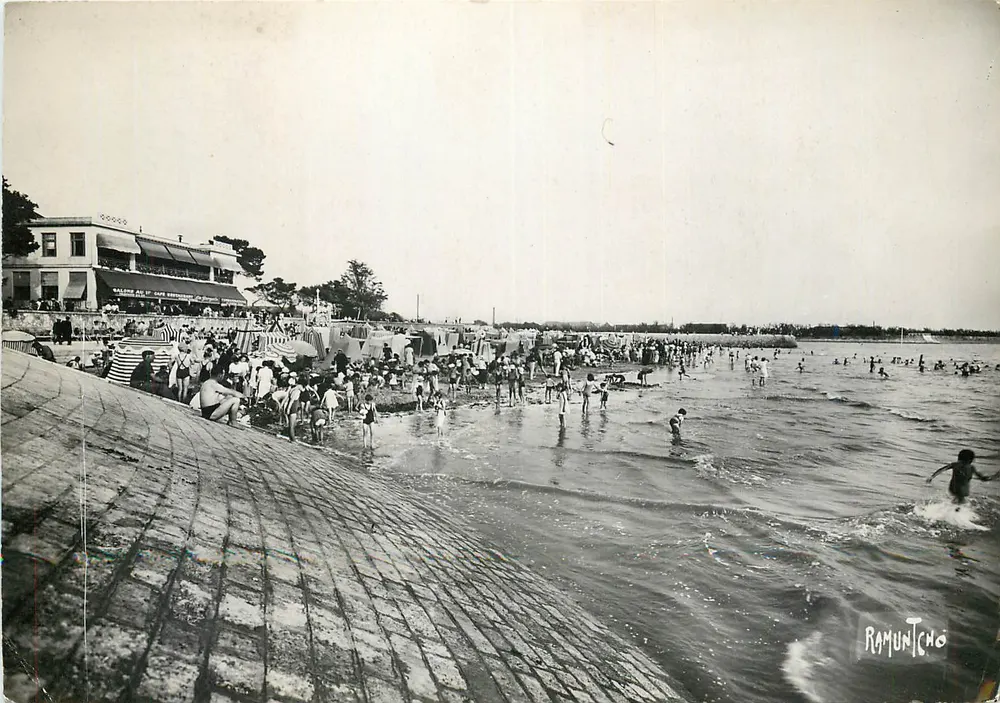 La Rochelle Praia — vista animada — Edições Art. Raymond Bergevin, n° 394 - Frente