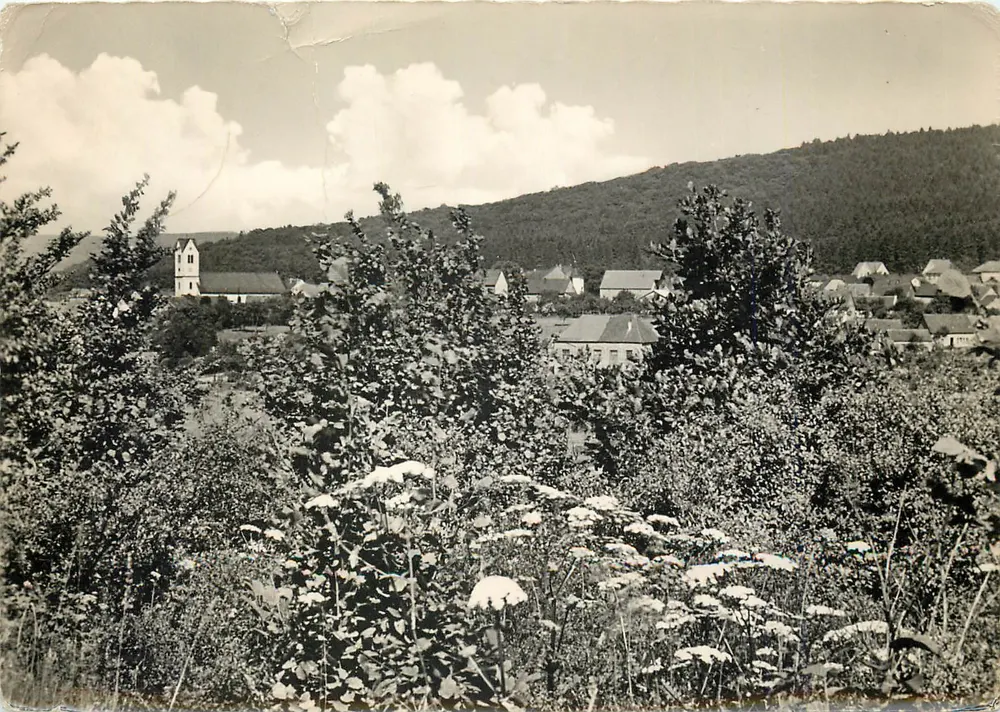 Otzenhausen/Saar — vista do vilarejo com a igreja — Editor: Eine Photographie - Frente