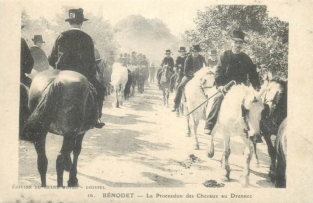 Bénodet — A Procissão dos Cavaleiros no Drennec — Edição do Grand Hôtel, Boissel - Frente