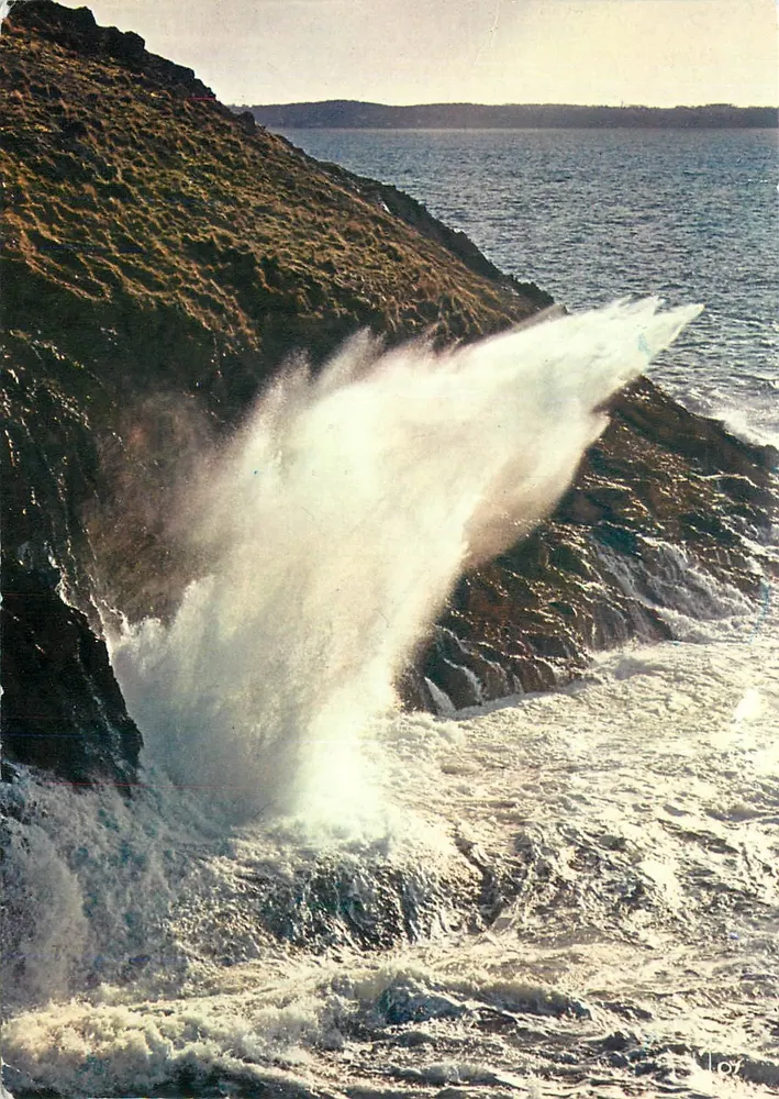 Onda quebrando contra os rochedos — Resaca na costa da Bretanha — Edições de Arte Jos. Deoré - Frente