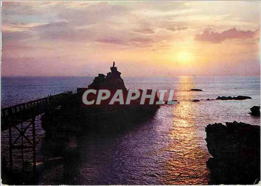Sonnenuntergang am Rocher de la Vierge — Biarritz — Éditions AVIELCOLOR, n° 1057 - Vorderseite