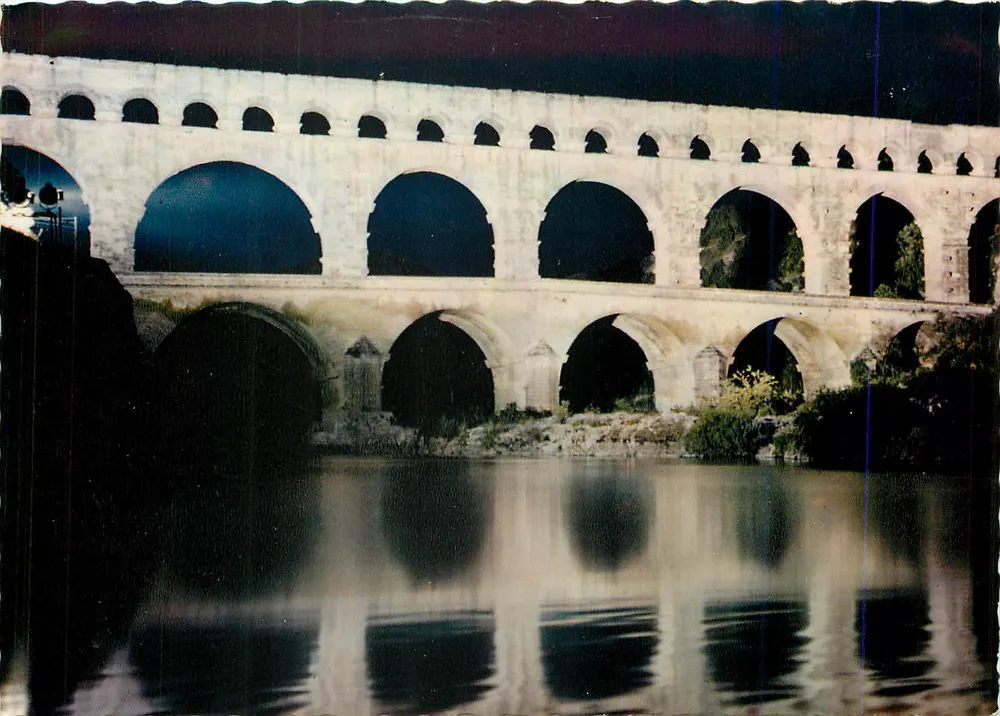 O Pont du Gard — efeito noturno — Éditions Modernes « Théojac » - Frente