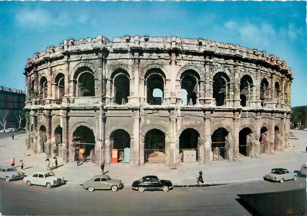 Nîmes (Gard) — Les Arènes — Éditions Rella - Frente