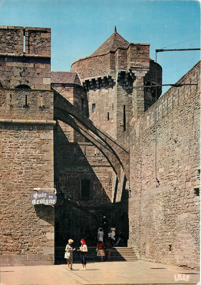 Quimper en Croigne — Porta fortificada — IRIS - Frente