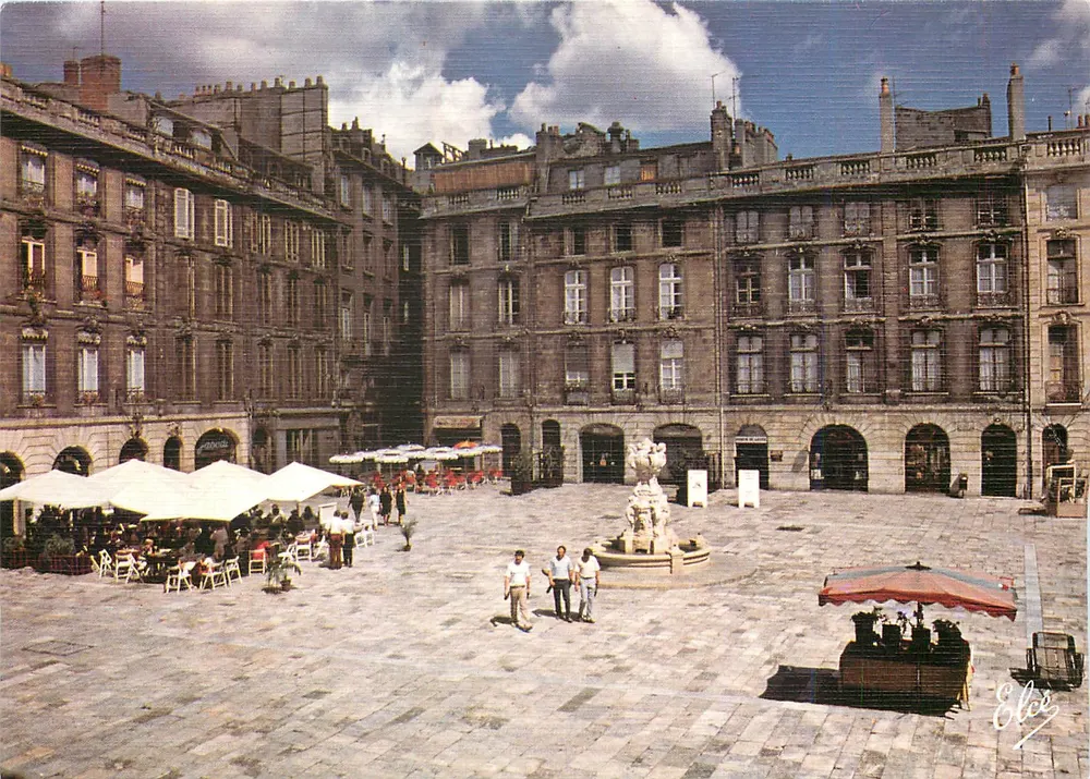 Place du Parlement in Bordeaux — Ansicht der Place mit Brunnen und Terrassen — Verlag Elécé - Vorderseite