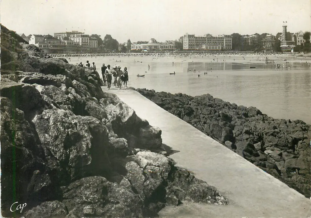 Dinard — A Praia vista da Ponta do Moulinet — REAL-PHOTO C.A.M. STRASBOURG - PARIS - Frente