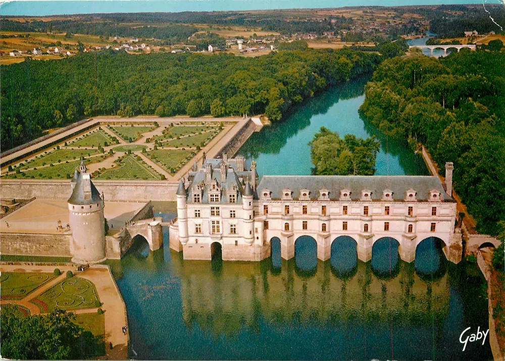 Château de Chenonceau — vue d'ensemble du château et des jardins — Gaby - Recto