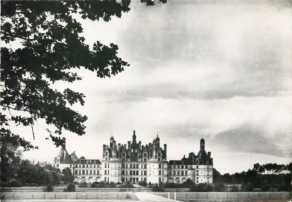 Castelo de Chambord — vista panorâmica — Service Commercial Monument Historiques, Paris - Frente