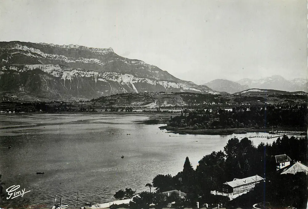 Le Bourget du Lac — Der Strand — Pittoreske Ansicht mit der Belledonne-Kette im Hintergrund — A. CAILLOMB, Verlag Chambéry - Vorderseite
