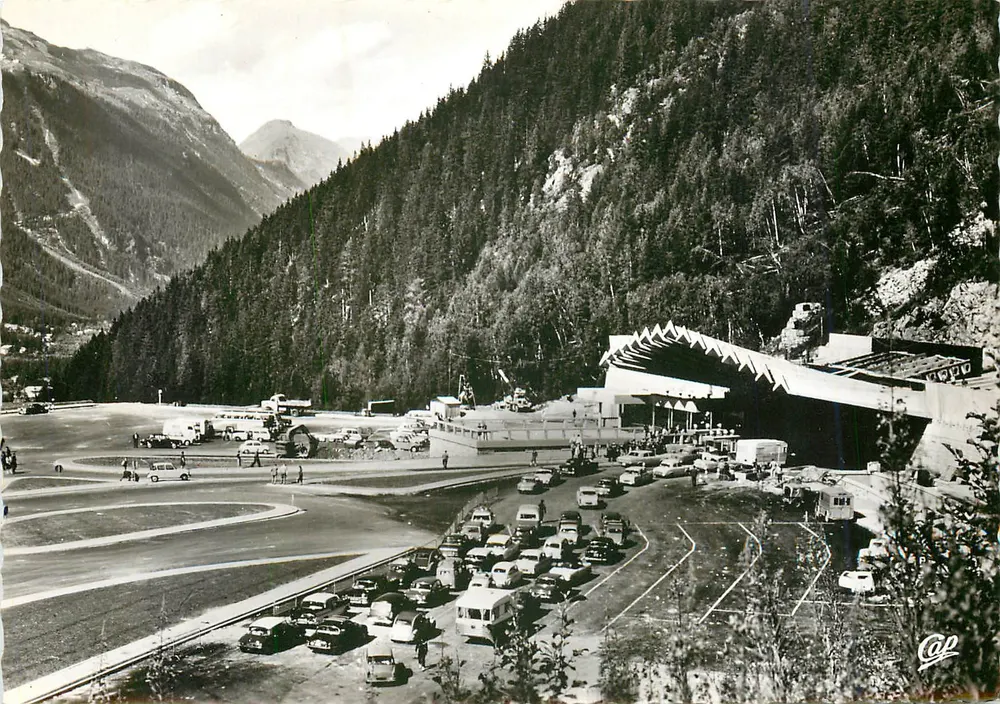 Chamonix - Mont-Blanc-Tunnel — Verbindet Chamonix (Frankreich) mit Courmayeur (Italien) — Cie des Arts Photomécaniques, Paris - Vorderseite