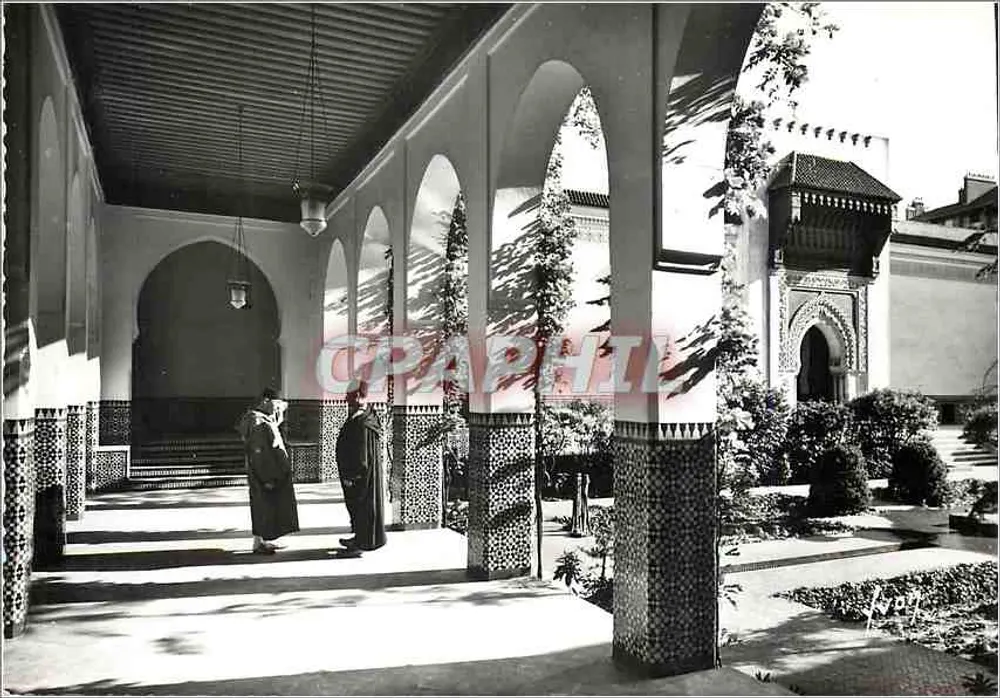 Pátio interno de uma mesquita — Instituto muçulmano de Paris — Edições d'Art - Frente