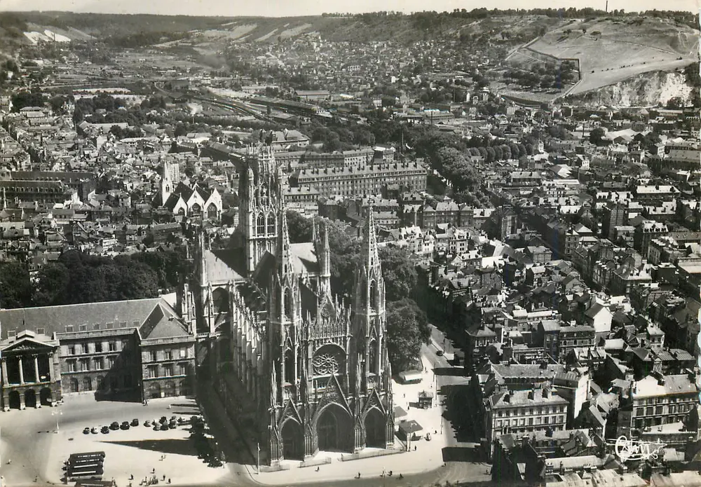 Rouen (S.-Inf.) — Vue aérienne — L'Église St-Ouen — Éditions Aériennes MACON - Recto