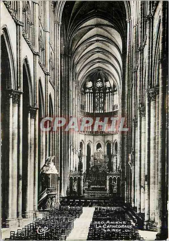 Amiens — A Catedral — vista interior — editor 'REAL-PHOTO A.P. - PARIS' n°350 - Frente