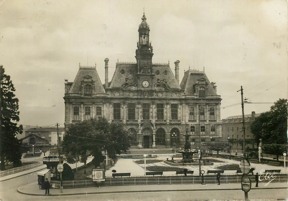 O Hotel de Ville de Limoges — vista da praça — editor Olce - Frente