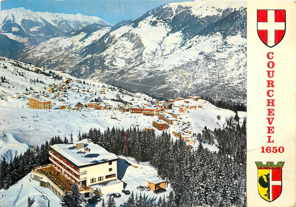 Courchevel 1650 — Luftbild des verschneiten Dorfes — Imprimerie Combiér - Vorderseite