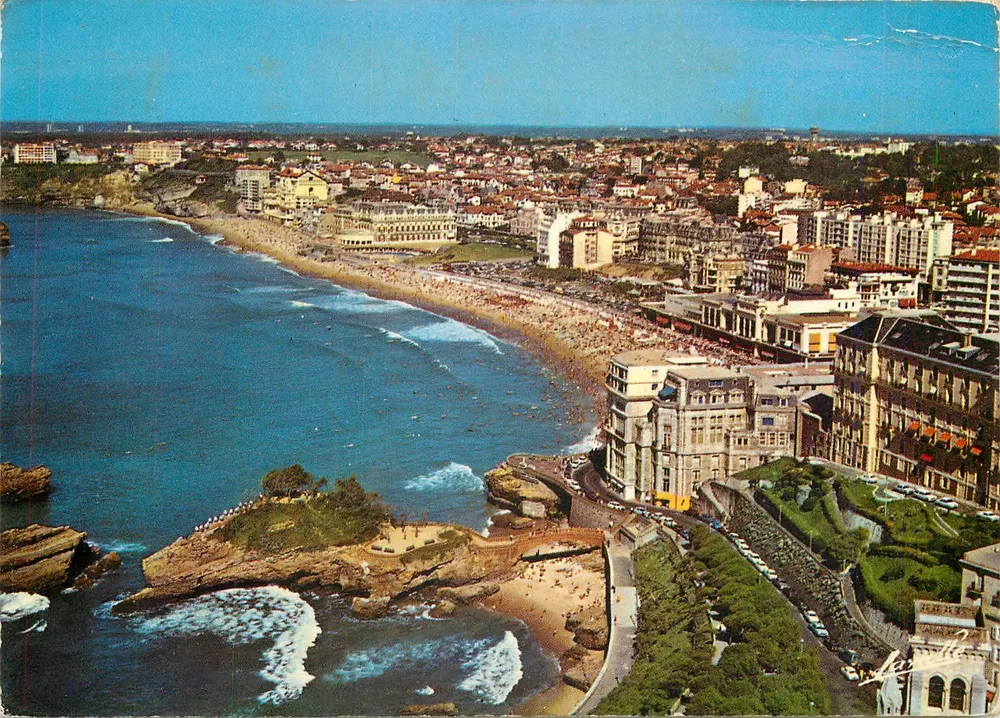 Biarritz — Vue générale, Le Basta et la Grande Plage — Éditions LAVIELLE (Société d'Éditions LAVIELLE-COLLÉN) - Recto
