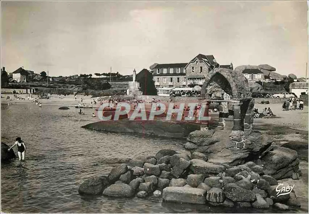 Praia de Saint-Guierc — vista com monumento em pedra — Gaby, Nantes - Frente