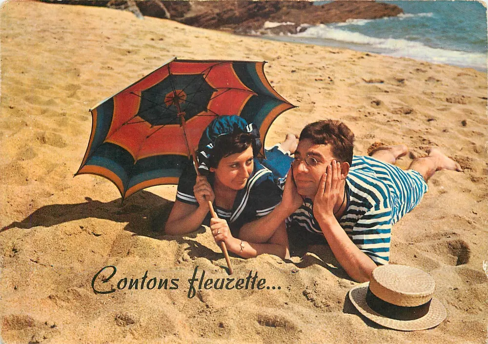 Casal à beira do mar — sob guarda-sol colorido — Pierre ARTAUD & Cie, Nantes-St-Herblain - Frente