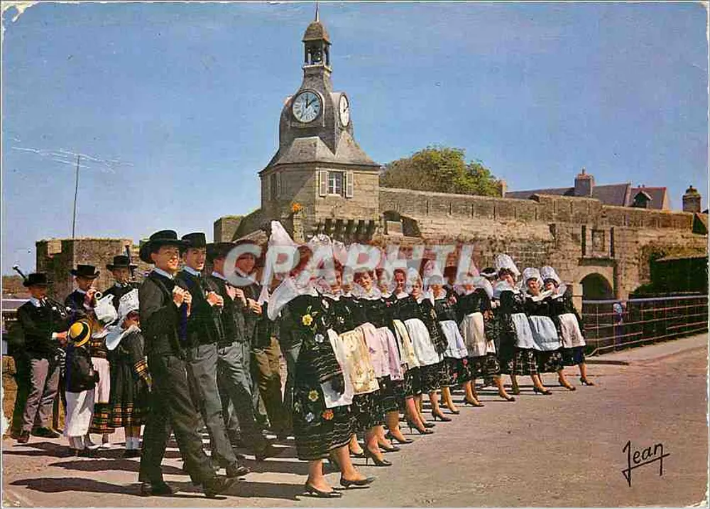 Concarneau (Finistère) — Der keltische Kreis 'AR ROUEDOU GLAS' tanzt vor dem Glockenturm der Stadtmauer — Éditions Jean - Vorderseite