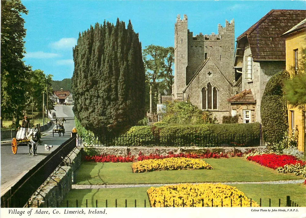 Dorf Adare, Co. Limerick, Irland — Farbfoto von John Hinde, F.R.P.S. - Vorderseite