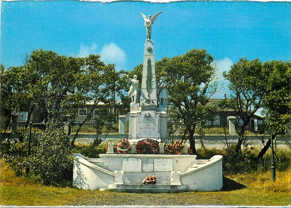 Saint-Pierre — Monumento aos Mortos — Elnacap - Frente