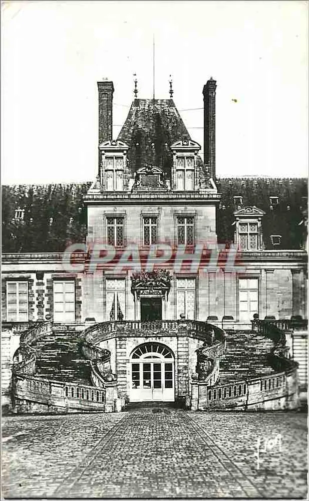 Fontainebleau (S.&M.) — Le Palais : Escalier du Fer à Cheval — Éditions d'Art, rue Martel, Paris - Recto
