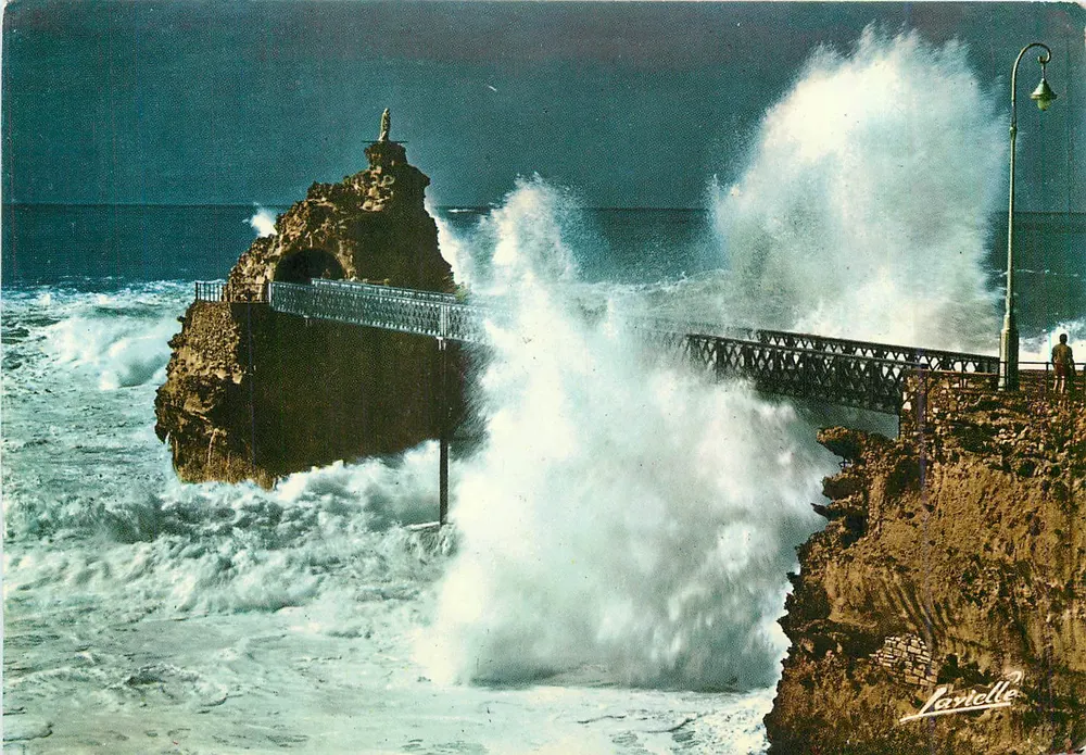 Storm at the Rocher de la Vierge — Biarritz (64) — Éditions Lavielle - Front