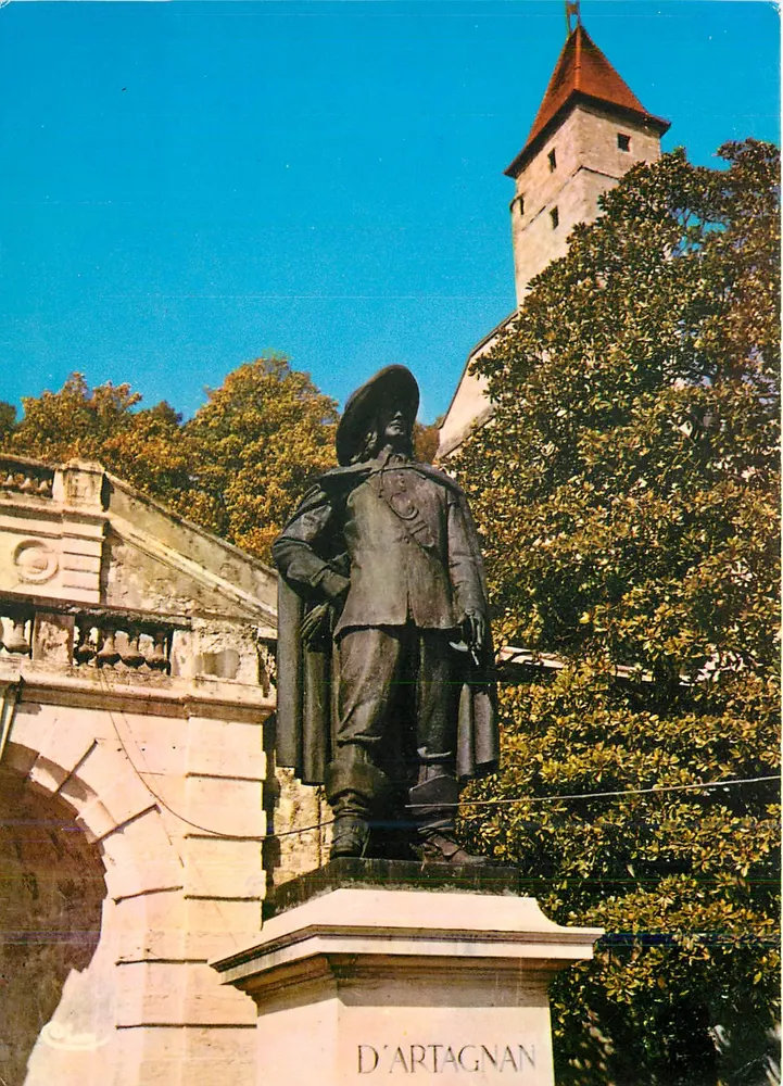 Auch (Gers) — Estátua de D'Artagnan — Impressor Combier - Frente