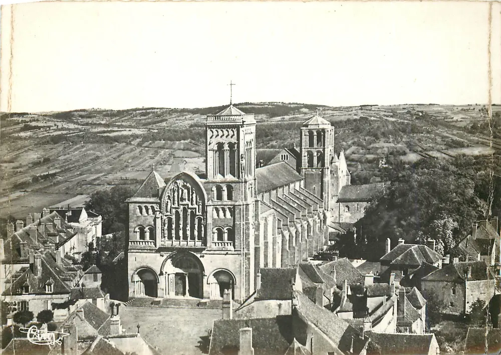 Vézelay (Yonne) — Vue générale de la Basilique de la Madeleine (XIIe siècle) — Collection « Magnétin du Pèlerin » - Recto