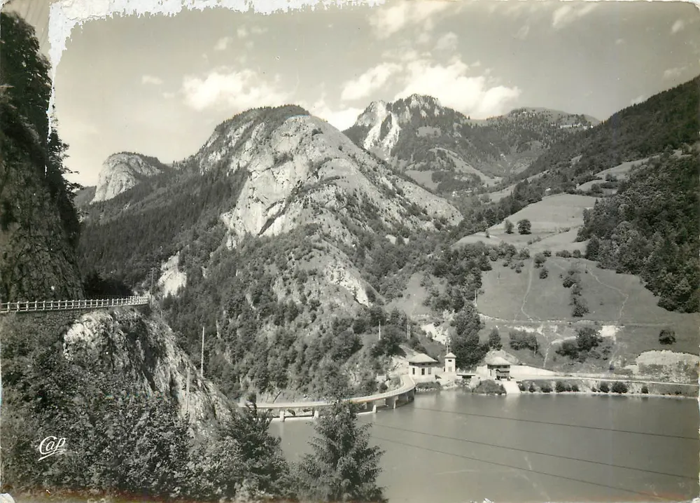 Umgebung von THONON-LES-BAINS — Der Jotty-Staudamm, der See und die Straße nach Thonon — Cie des Arts Photomécaniques, Paris - Vorderseite