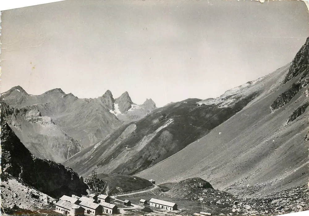 Valloire — Aiguilles d'Arves — Camp des Rochilles — Edições E. Grange - Frente