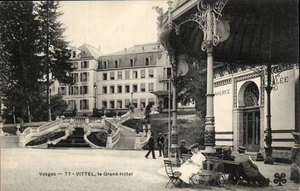 Vosgi — 77 — VITTEL, il Grand-Hôtel — Fontana - Recto