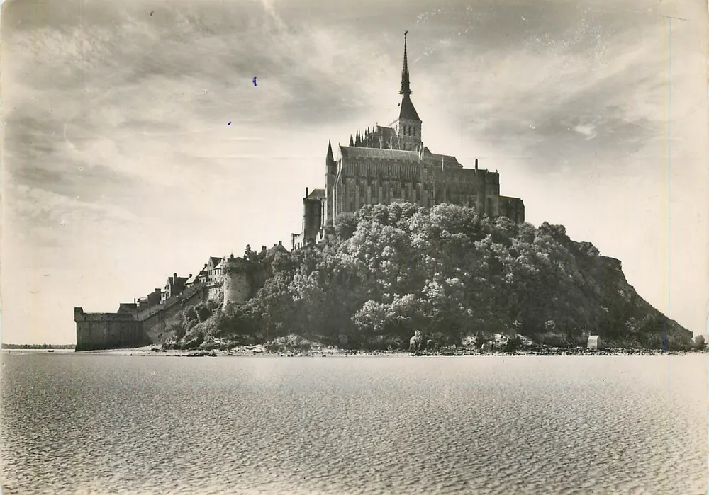 Mont Saint-Michel — Vue générale - Face Nord — Abbaye du Mont Saint-Michel, n° 3505 - Recto