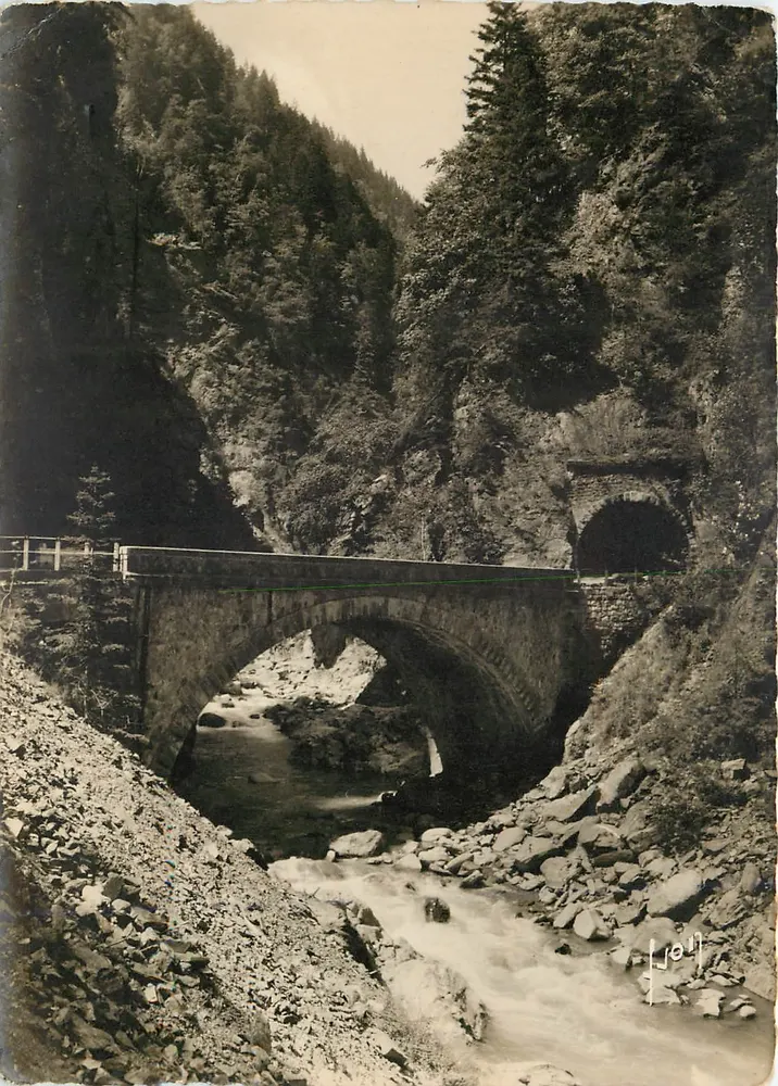Die Gorges der Arly — Route du Col des Aravis — Haute-Savoie — Éditions d'Art 'Yvon' Paris - Vorderseite