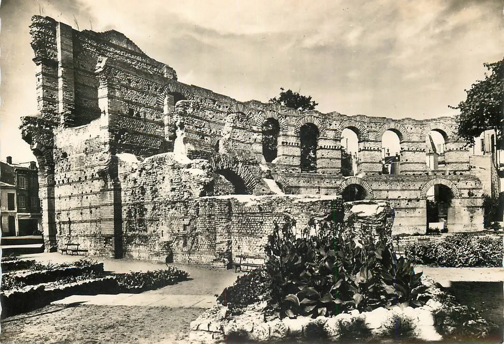 Ruínas do Palácio Gallien — Bordeaux — M. Berjaud, 68, Cours de la Martinière - Frente