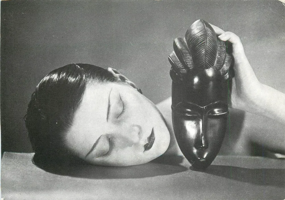Mulher dormindo — máscara africana — Man Ray, Paris 1926 - Frente