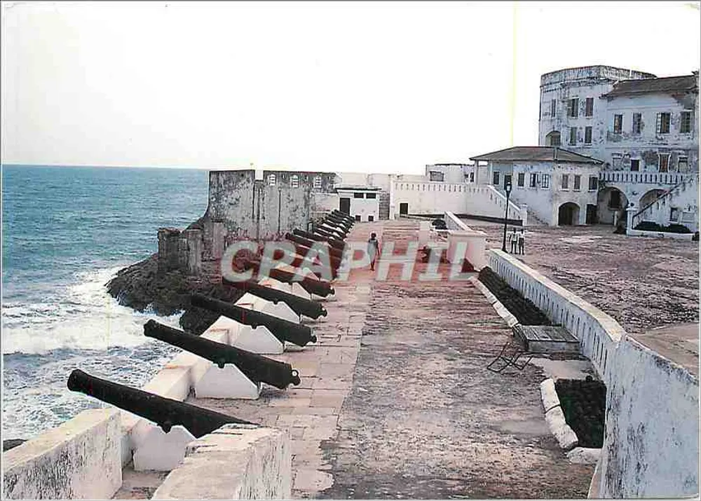 Castelo de Cape Coast — fortificações costeiras — Produzido para o Departamento de Turismo do Ghana Ltda. - Frente