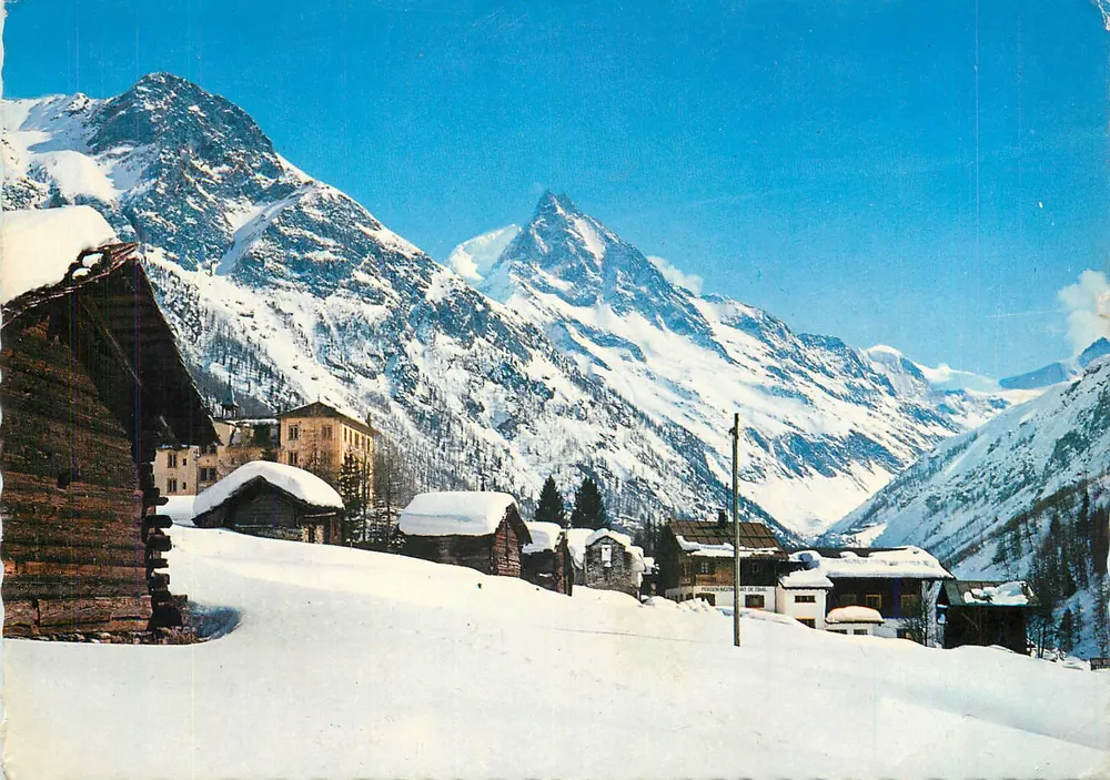 Zinal (Val d'Anniviers, hoogte 1700 m) en uitzicht op het Bec de Bosson (3152 m) — Photoglob-Wehrli S.A., Zürich/Vevey - Voorkant