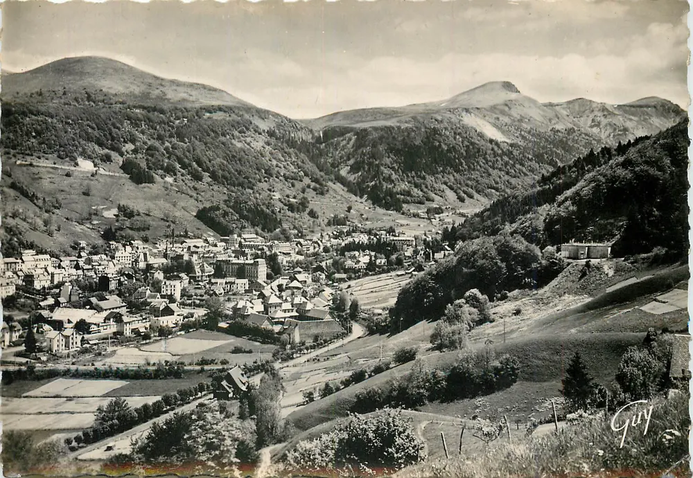 Mont-Dore-les-Bains — Allgemeiner Blick auf die Stadt — Guy - Vorderseite
