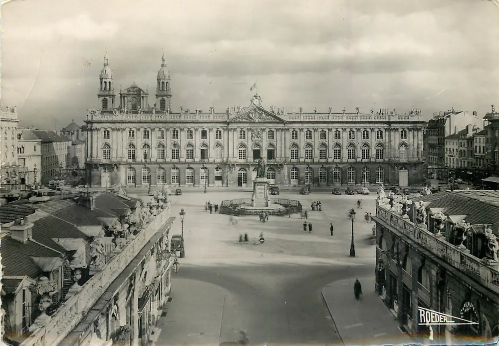 NANCY - A Place Stanislas vista do Arco do Triunfo — Edições V. Roeder, Nancy - Frente