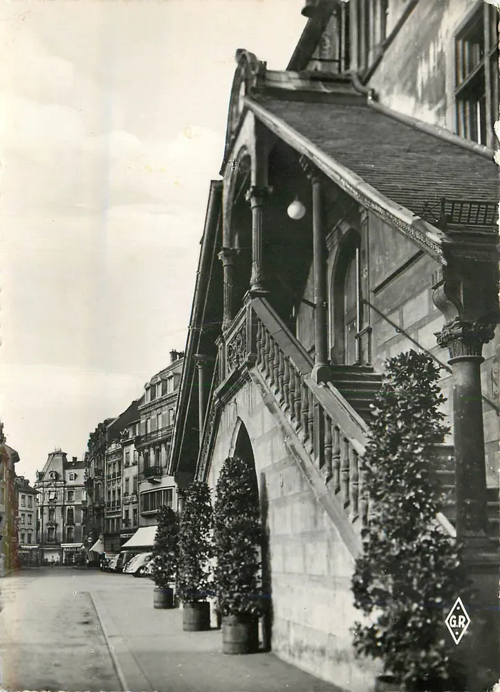 Mulhouse (Haut-Rhin) — double perron de l'Hôtel de Ville — G.R. (éditeur) - Recto