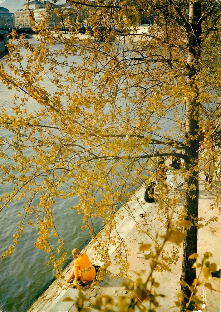 Paris — Quai de la Seine en automne — éditeur Hachette, n° PA.14 - Recto