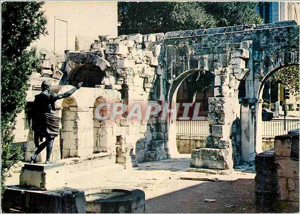 A Porta de Augusto — Nîmes — Edições da França - Frente