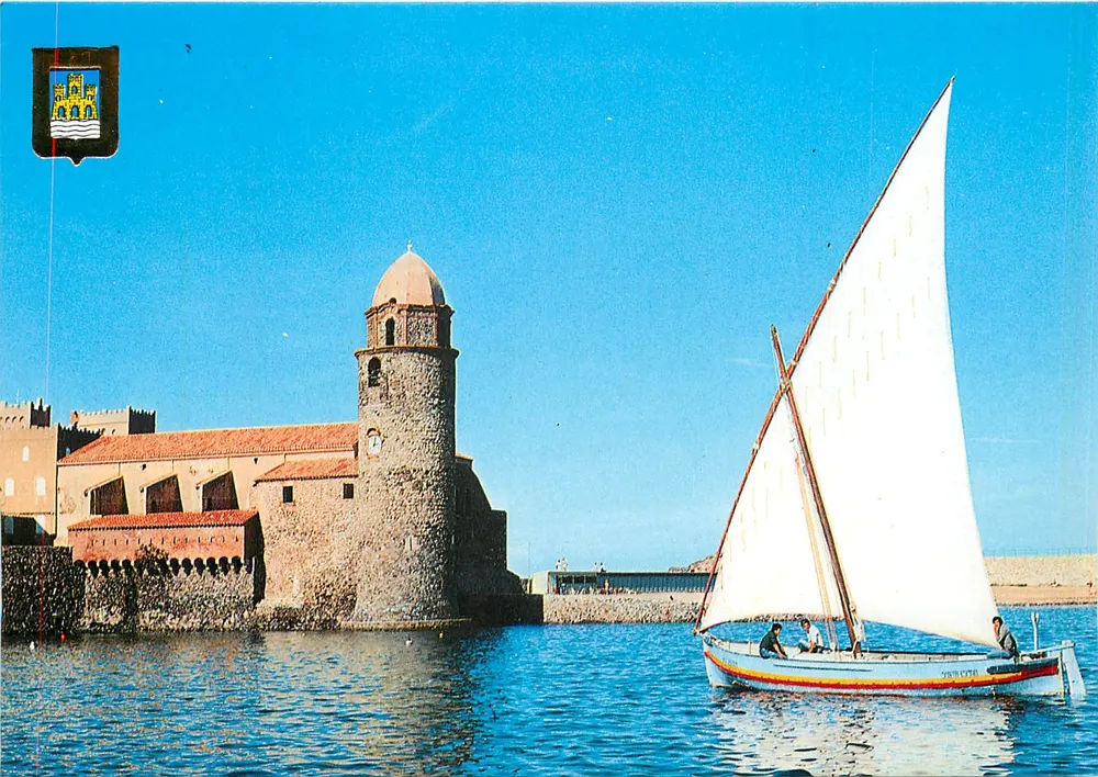 Collion - Kirche und Glockenturm des 17. Jahrhunderts — katalanisches Boot 'Santa Espina' unter einem lateinischen Segel des 12. Jahrhunderts — Editions DINO, Perpignan - Vorderseite